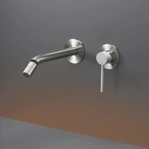 Настенный смеситель с регулируемым носиком L. Максимум. 165 мм  Доступная с цветной ручкой, а не цветная версия ручки  <div> Элемент версии с не цветной ручкой доступна в СЕ-х специальные отделки </div> GAS07 CEADESIGN