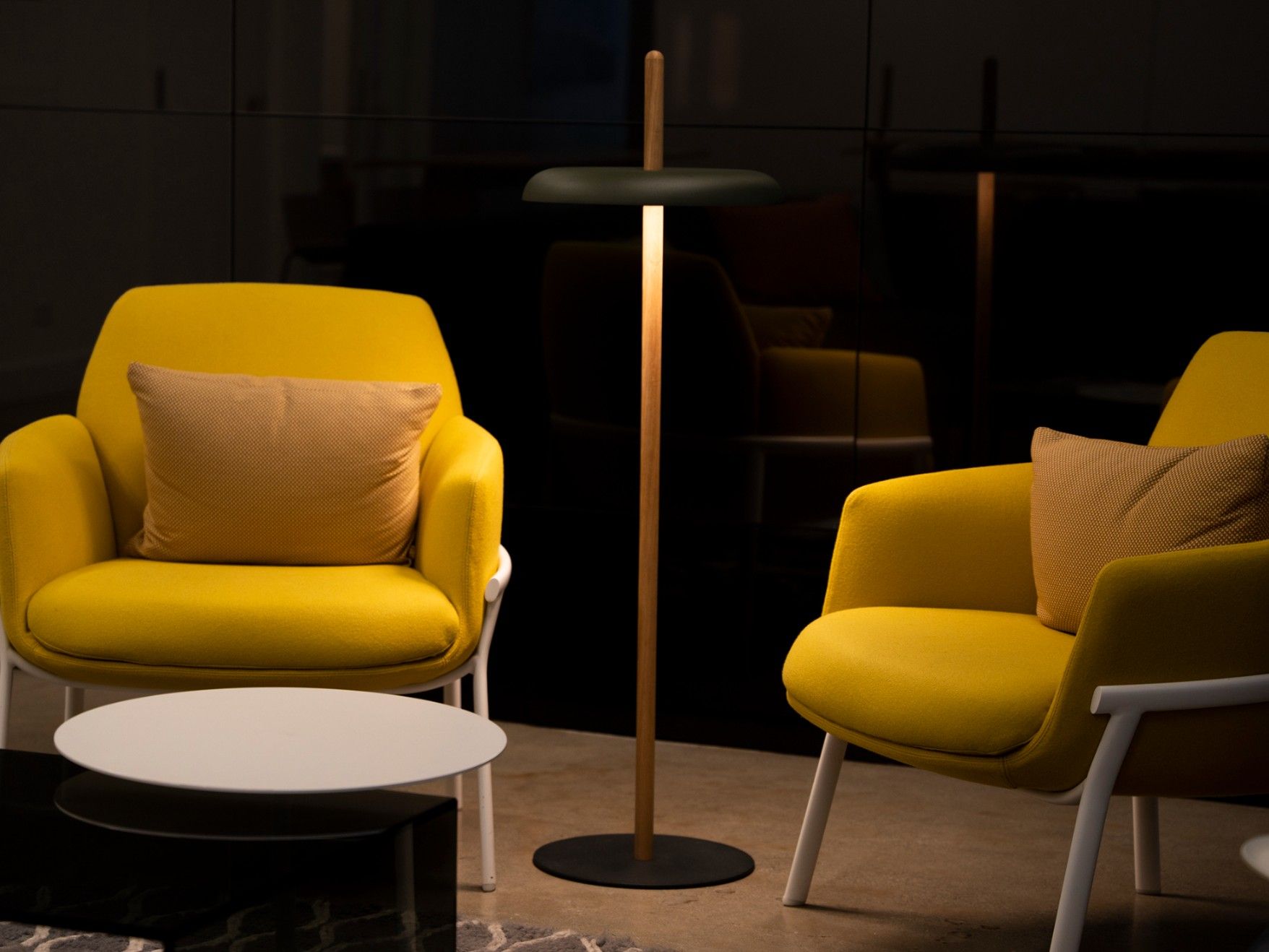 Аккумуляторная светодиодная напольная лампа с полкой Pablo Designs Nivél ARCH-00054483