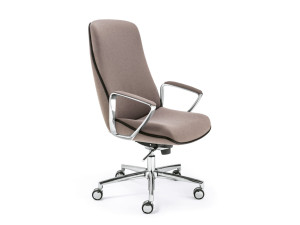 Офисное кресло руководителя с подлокотниками 5 спиц