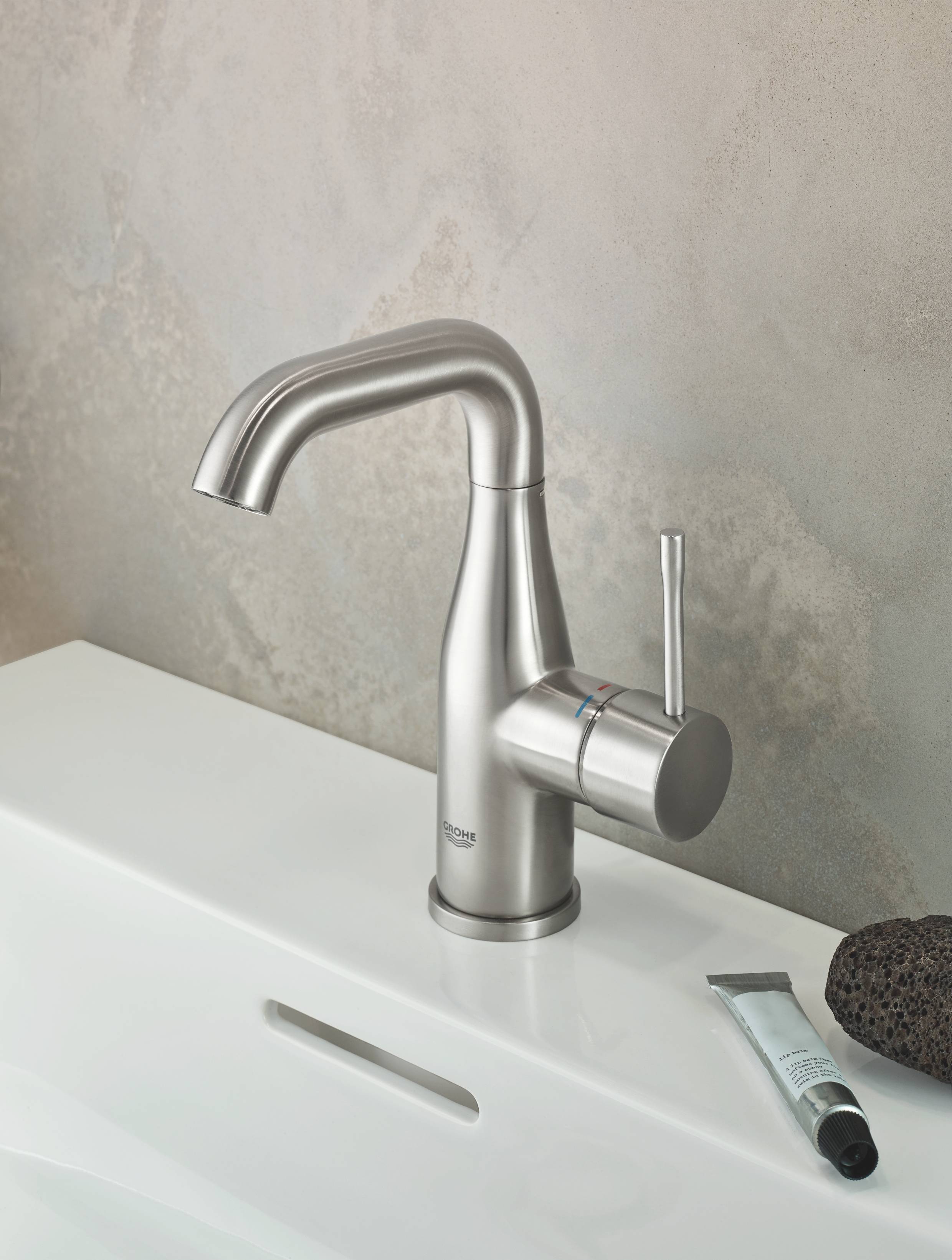 Смеситель GROHE Essence New для раковины с донным клапаном, суперсталь (23462DC1) - Вид №1