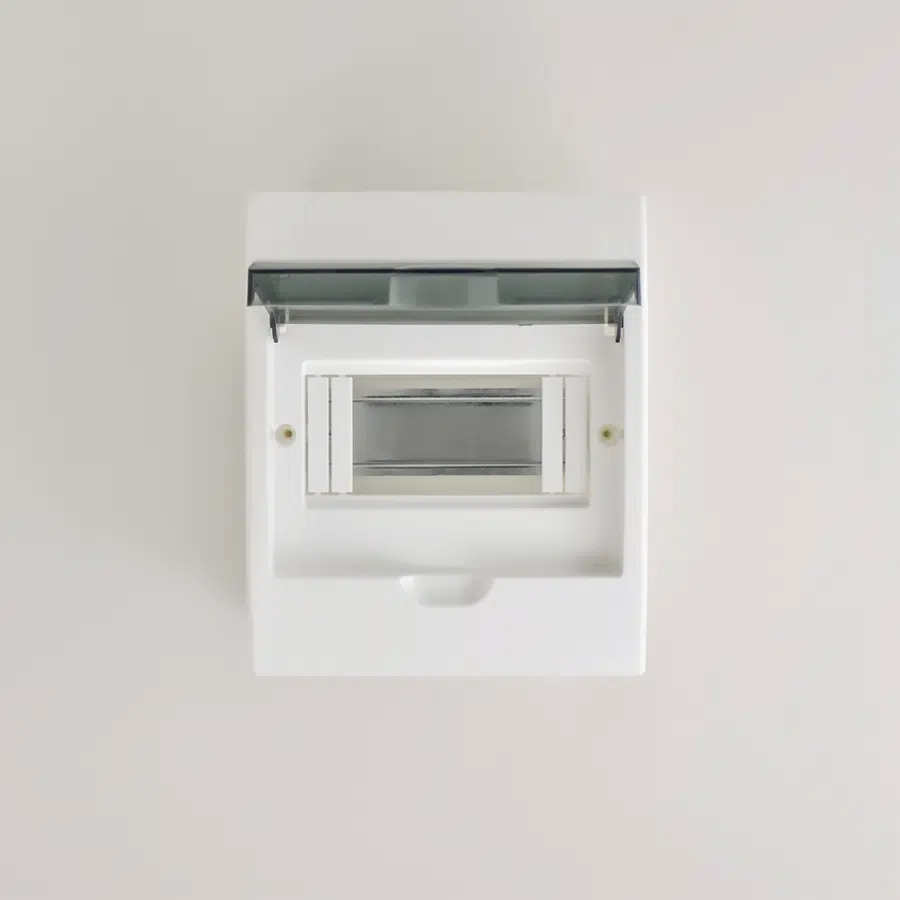 LUXRAY Бокс с прозрачной крышкой ЩРВ-П-6 для внутренней установки LEZARD 731-1000-006 - Вид №1