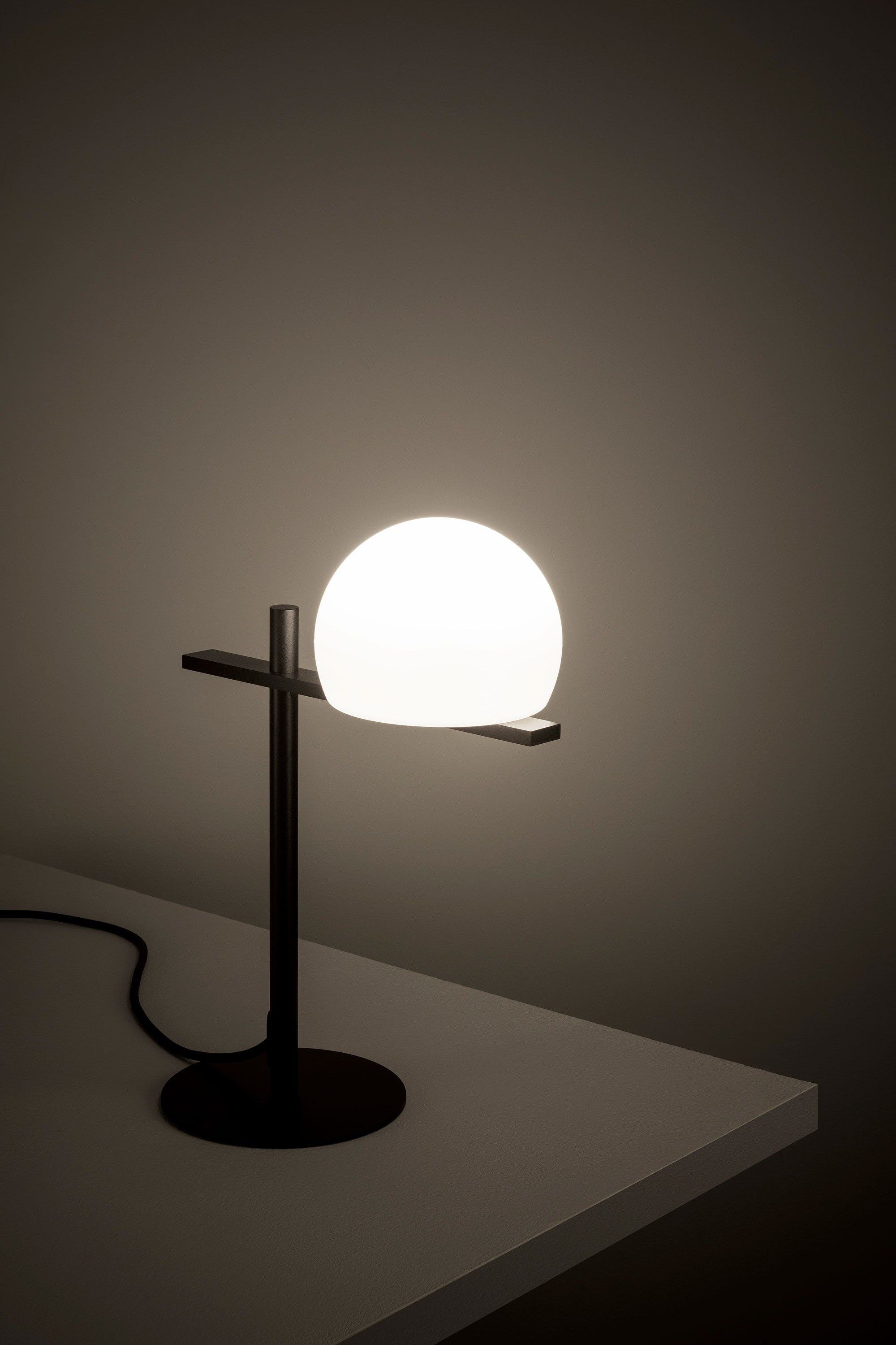 Светодиодная настольная лампа из полиэтилена Estiluz Circ ARCH-00124988