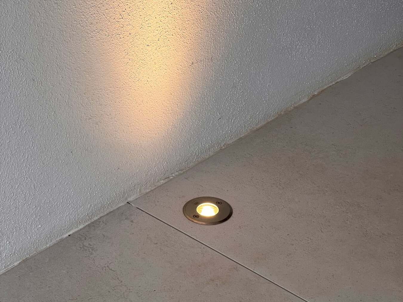 Напольная латунная напольная светодиодная табличка Authentage Lighting SUBTILE PETITE ARCH-00099394 - Вид №1