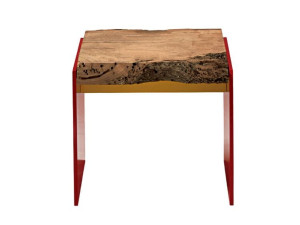 Низкий стул из дерева и железа