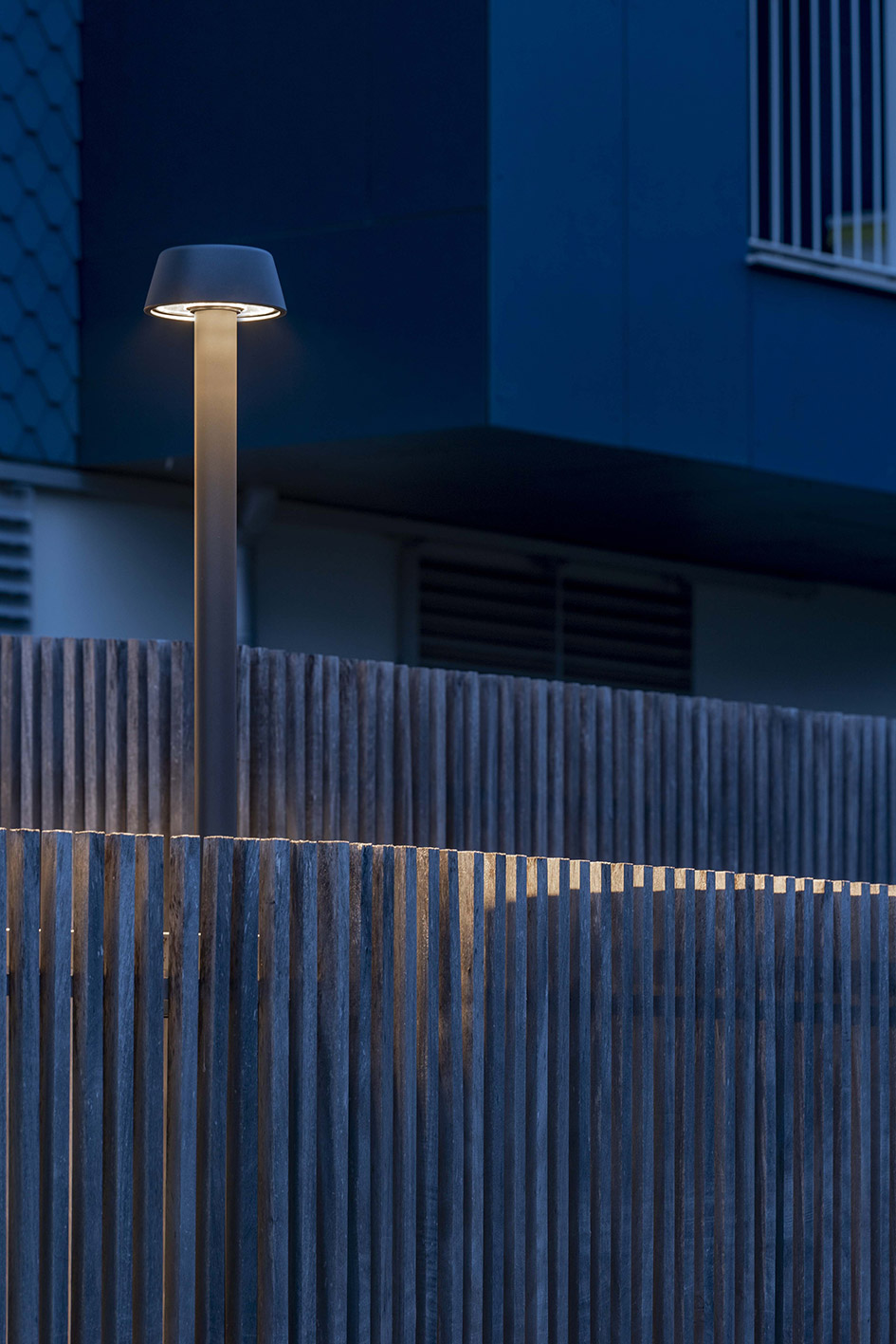 2000269 Уличное освещение  Platek FONT su palo  FONT - 8 LED 4000K 360° Street optic  - Вид №3