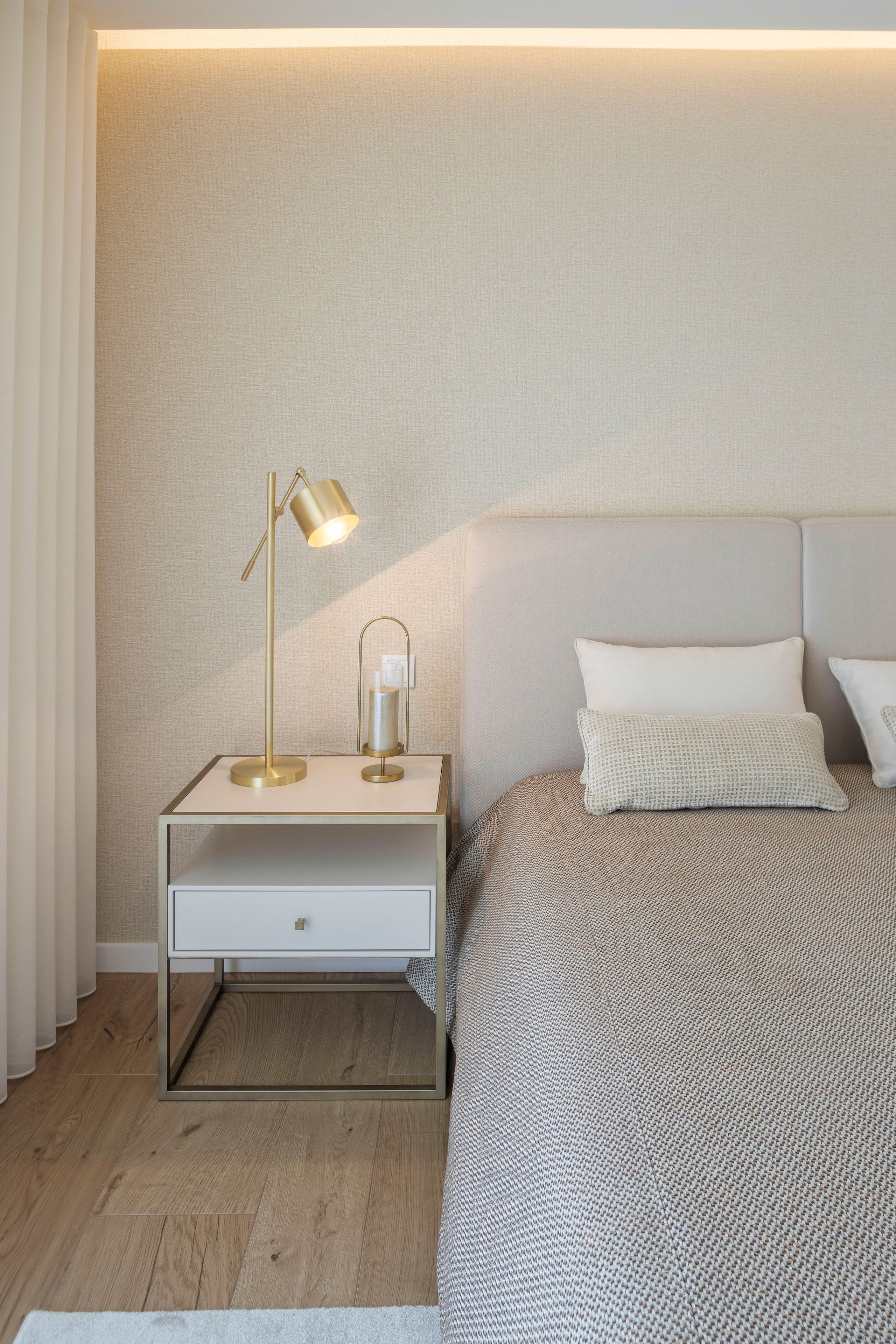 Прямоугольная прикроватная тумбочка из шпона с ящиками Stylish Club мост ARCH-00103665 - Вид №8