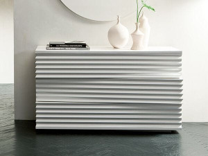 Деревянный комод