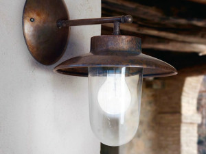Металлический настенный светильник с фиксированной рукояткой