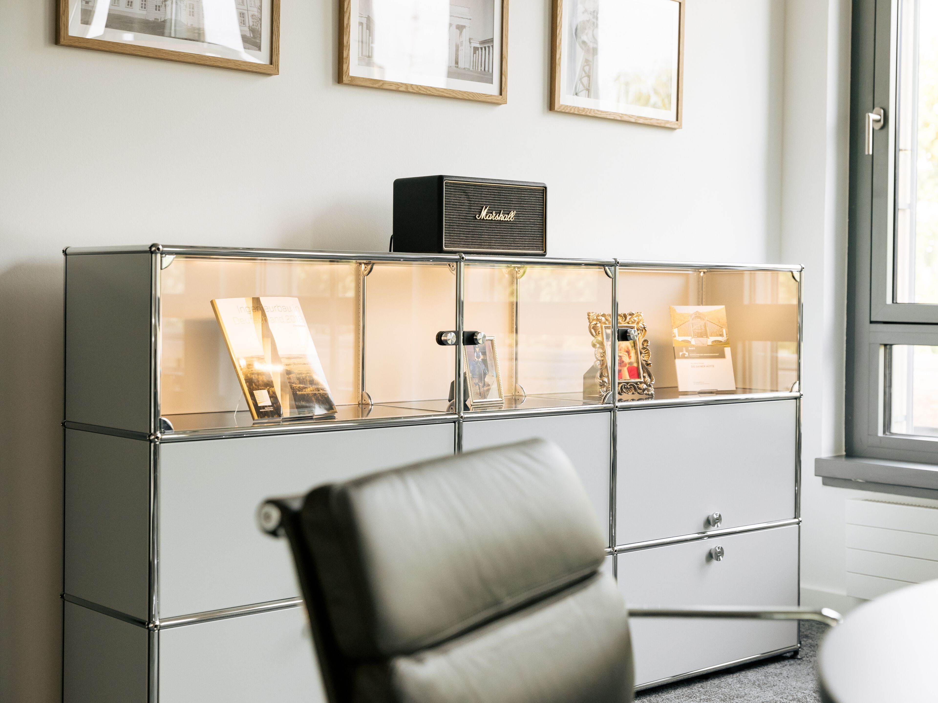 Шкаф из стали и стекла со встроенным освещением USM USM Haller E ARCH-00054373 - Вид №1