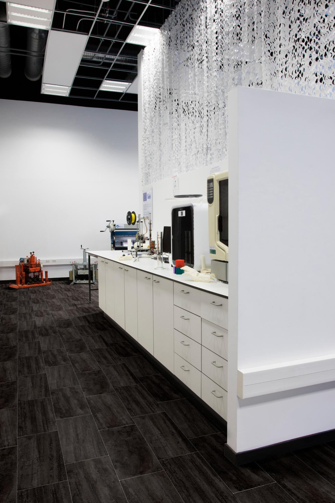 Нескользящий виниловый пол с эффектом камня BEAUFLOR Blacktex ARCH-00102715 - Вид №1