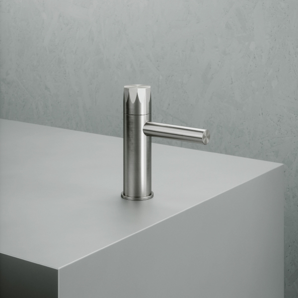 Hb. 15 03. Смеситель для умывальника Quadrodesign - Вид №1