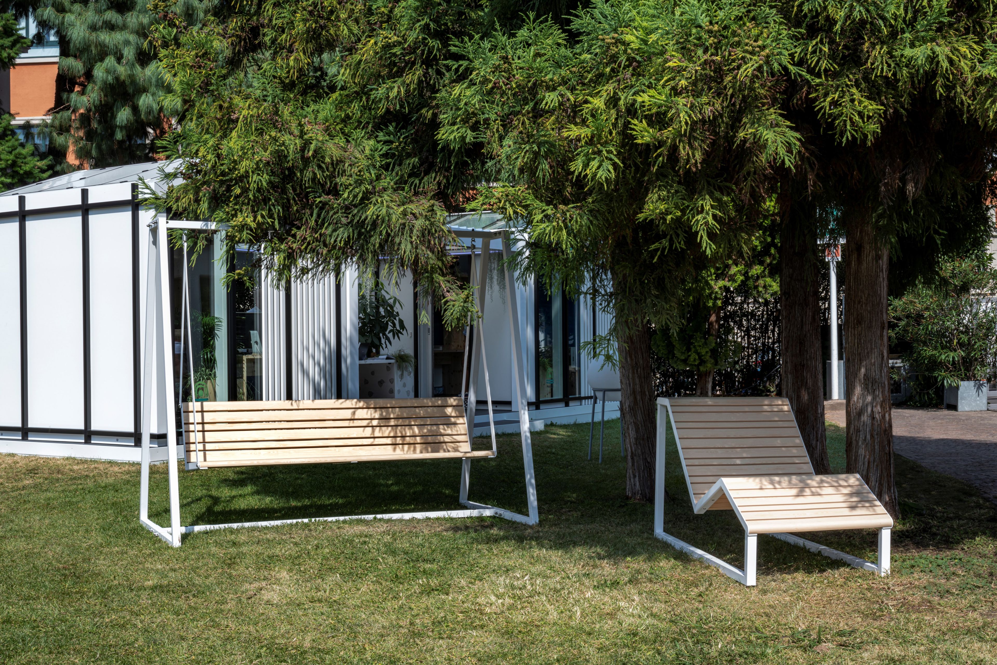 Окрашенная металлическая качалка Urbantime Портфель.h24 ARCH-00120987 - Вид №2