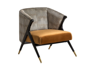 Тканевое кресло с подлокотниками