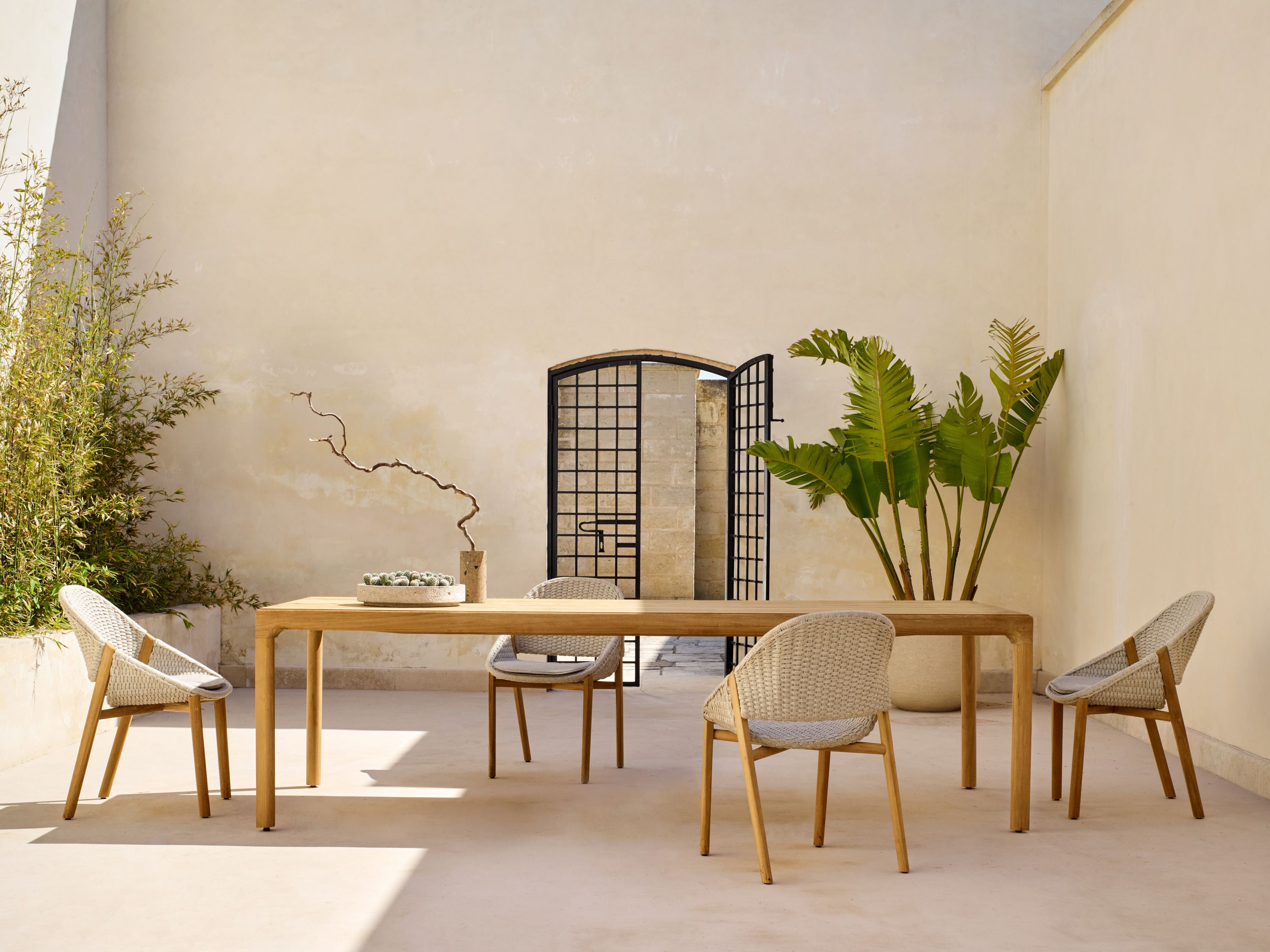 Обеденный стол из тикового дерева TRIBÙ Illum ARCH-00064408 - Вид №1