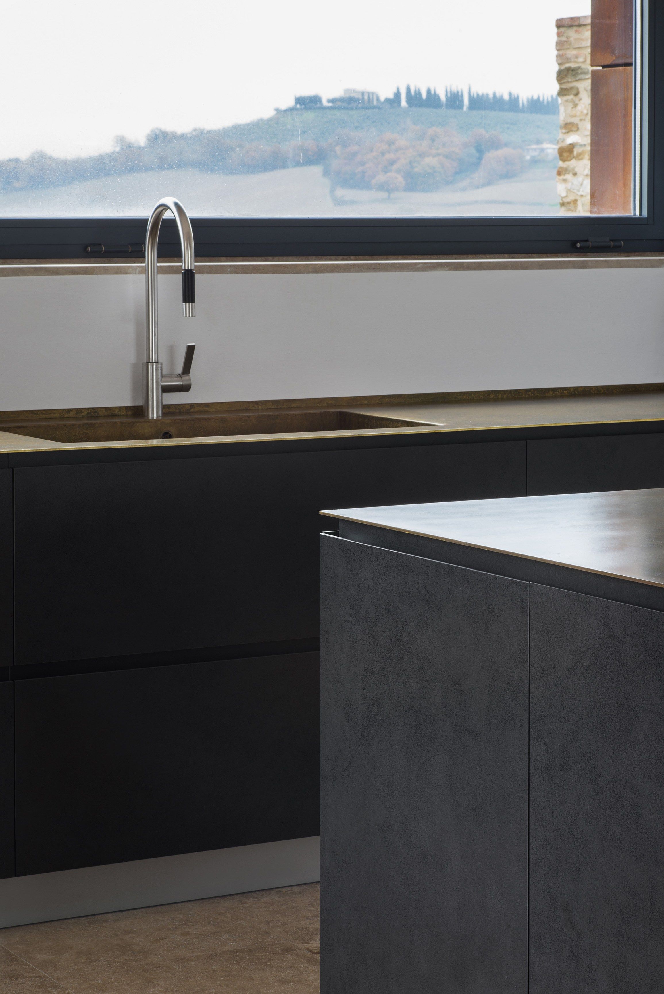 Кухня с островом без ручек на заказ TM Italia Cucine ARCH-00013955 - Вид №1