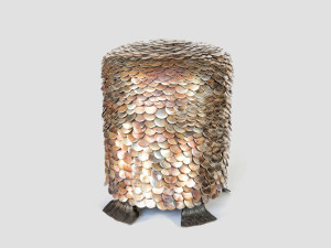 Низкий стул из нержавеющей стали