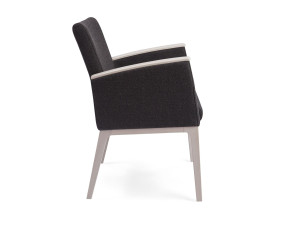 Тканевое кресло с подлокотниками