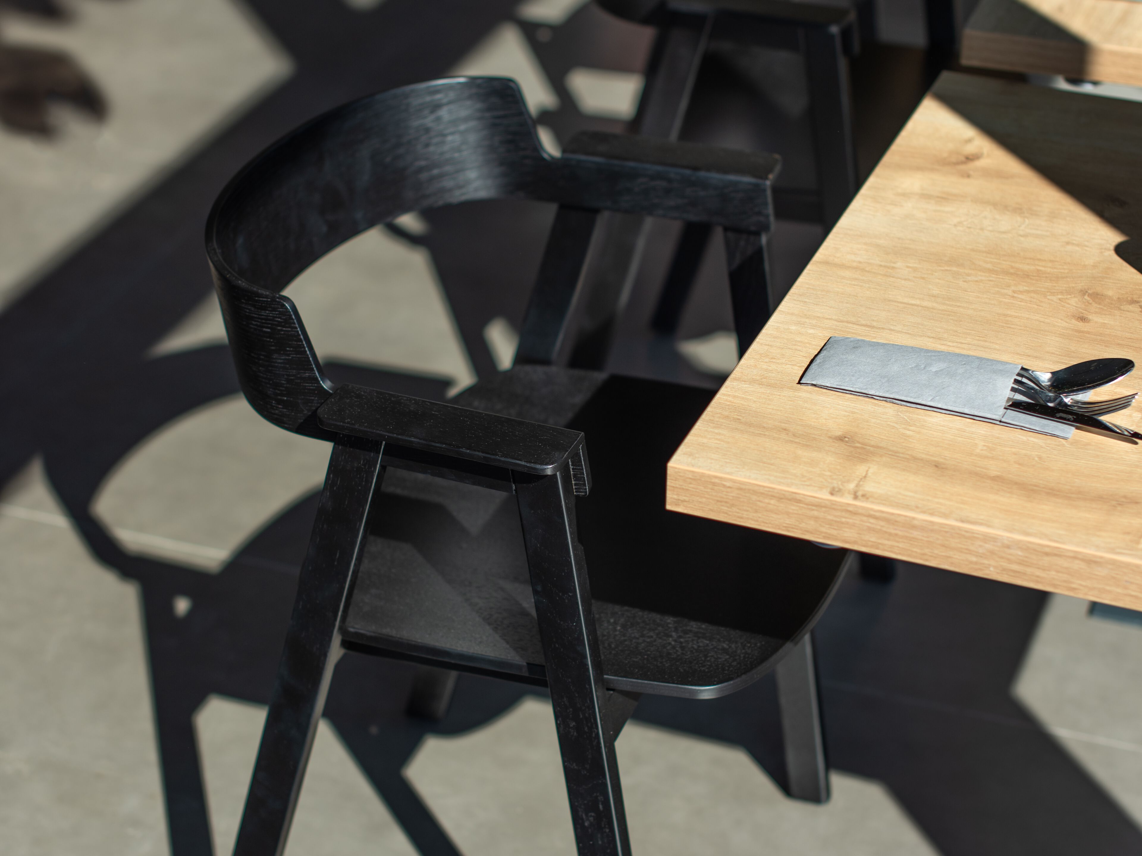 Стул из лакированного дуба с подлокотниками Gazzda FLIP ARCH-00109869 - Вид №8