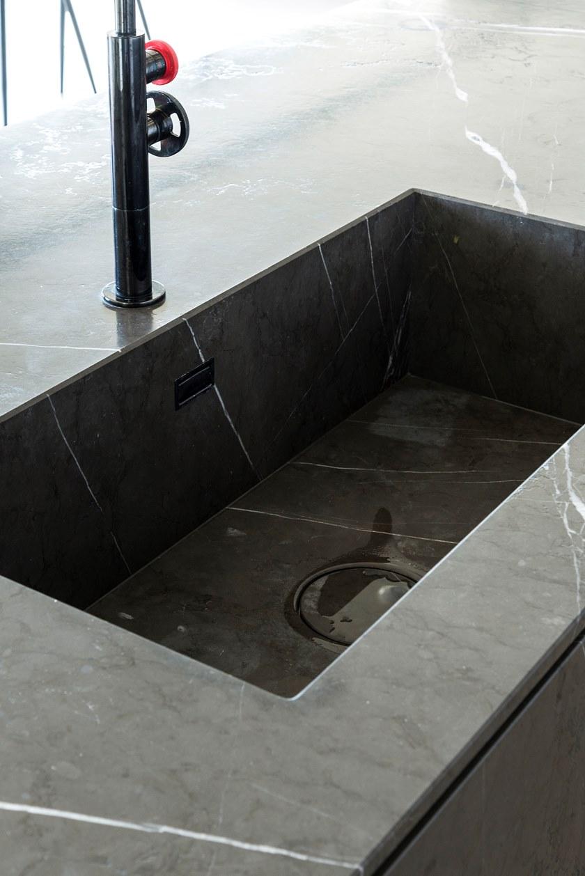 TM Italia Cucine Кухня с островом и системой коринфских каменных стен D90 sun-id-1462370 - Вид №9