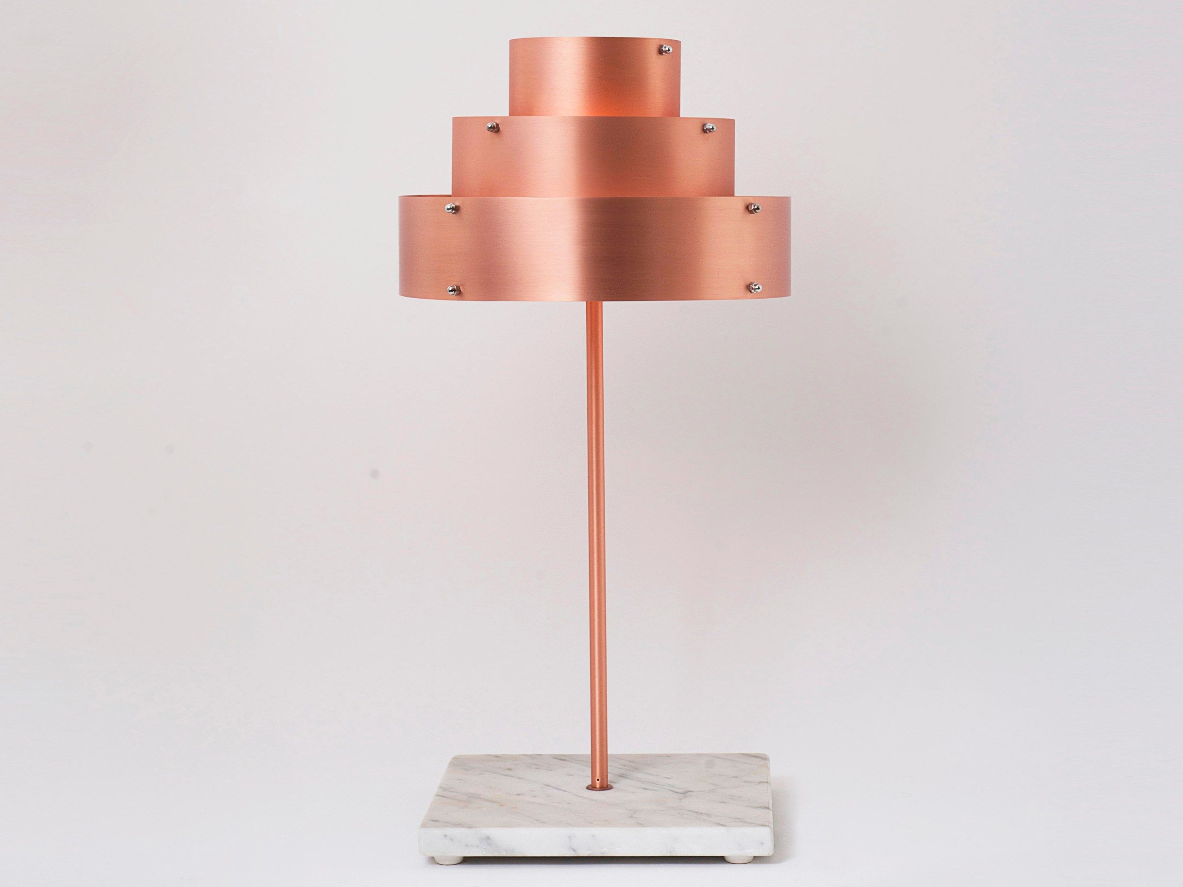 Медная светодиодная настольная лампа ручной работы ICI ET LÀ Decó ARCH-00035244