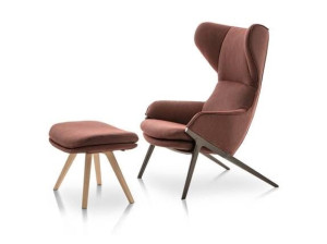 Тканевое кресло с подголовником