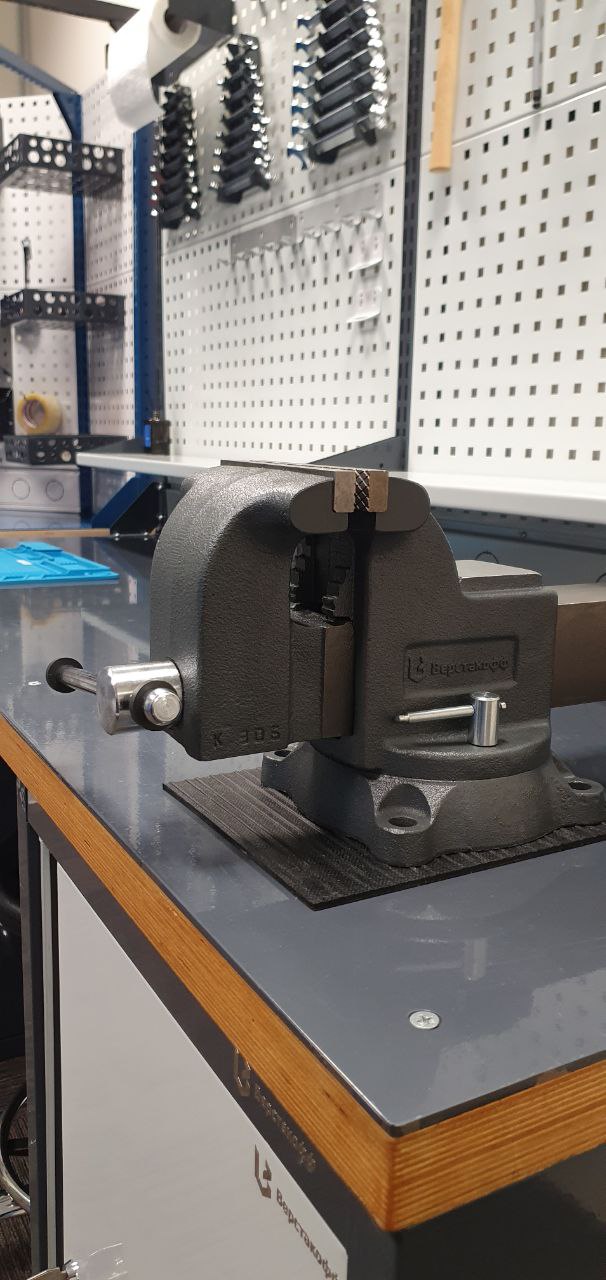 Тиски чугунные поворотные с наковальней Верстакофф L 150 BV-150 - Вид №8