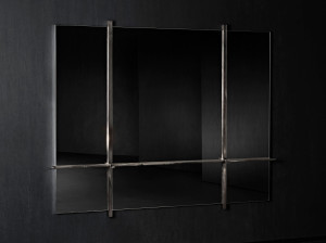 Металлическое зеркало с настенной полкой