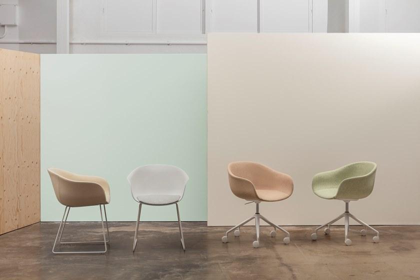 Andreu World Стул с салазками и подлокотниками со встроенной подушкой Next So0495 - Вид №5