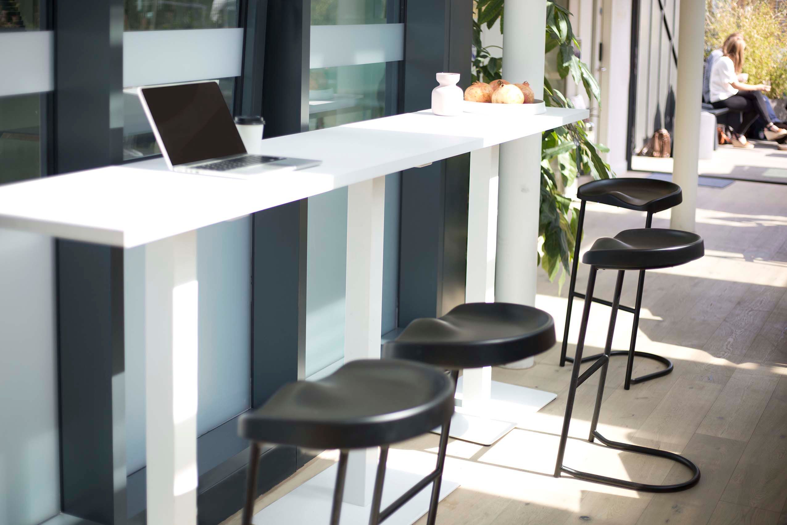 Стальной штабелируемый высокий стул Established&Sons Heidi ARCH-00008251