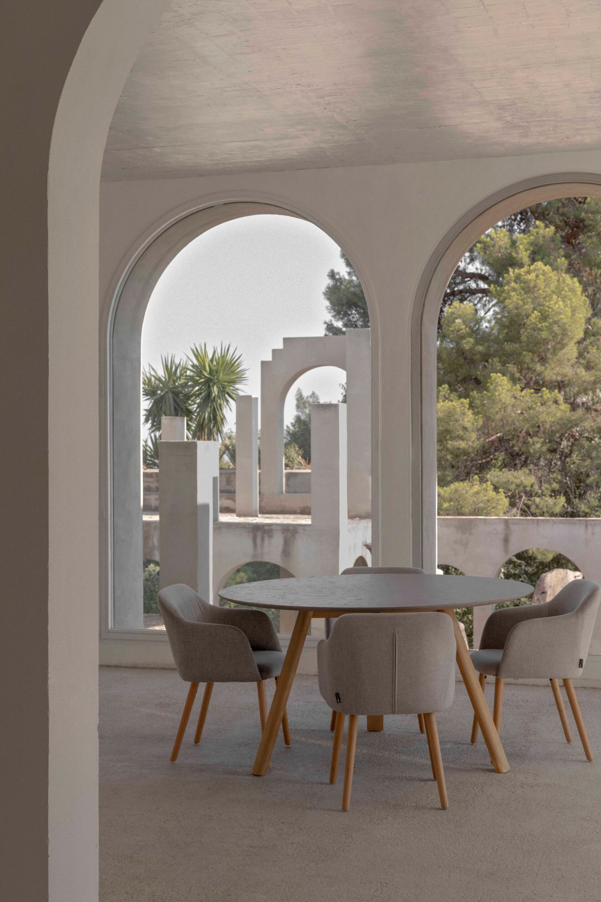 Круглый бетонный стол Pilma CHARLES ARCH-00134286 - Вид №1