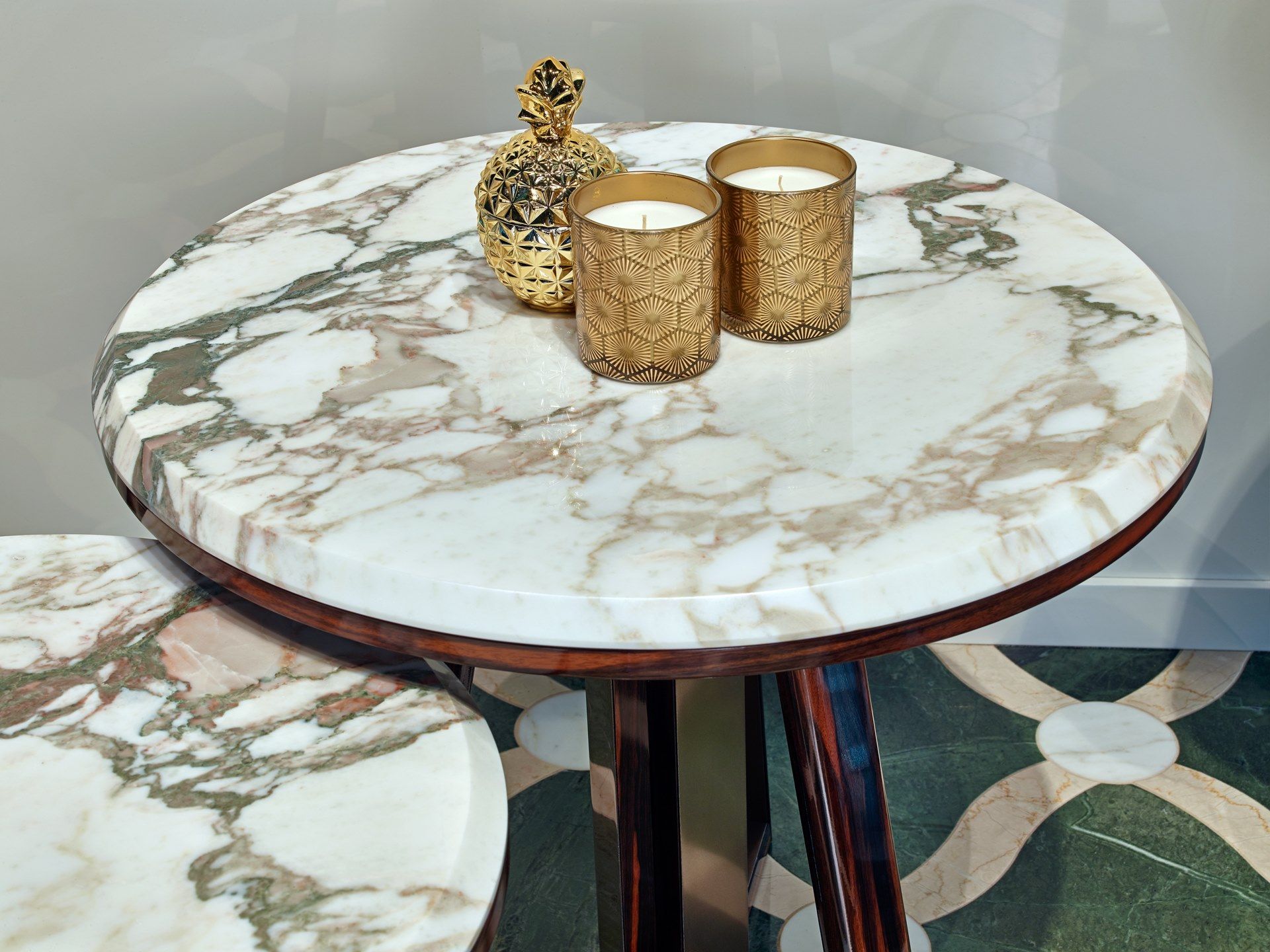 Круглый журнальный столик из мрамора Calacatta и дерева Sicis RAY ARCH-00014113