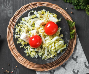 9469 Салат овощной с помидором и сыром Вкусляндия