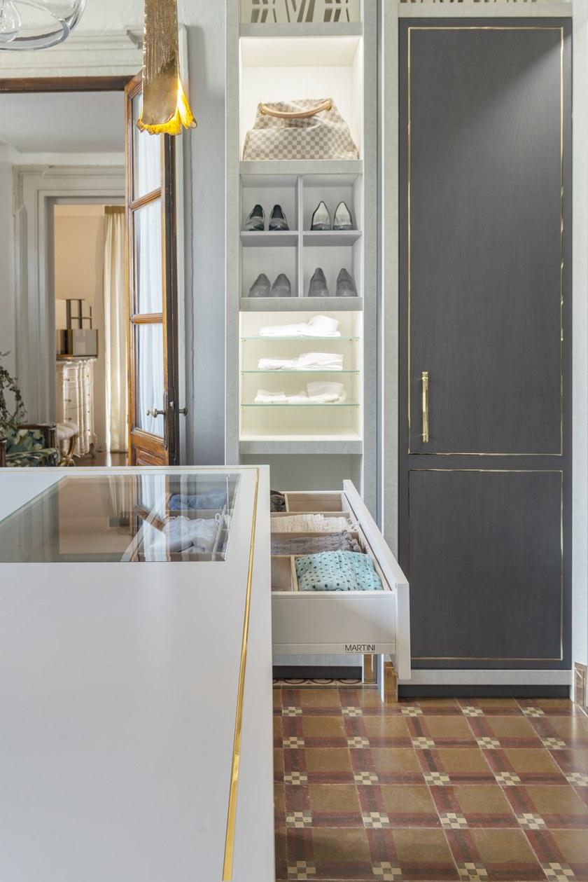 Martini Interiors Гардеробная из дуба со встроенной подсветкой на заказ Essenza sun-id-1504495 - Вид №6