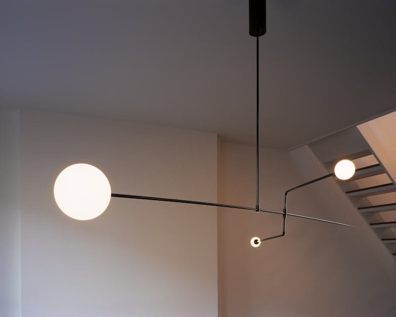 Латунный светодиодный подвесной светильник ручной работы Michael Anastassiades Mobile Chandeliers ARCH-00151965 - Вид №1