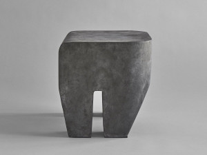 Бетонный низкий стул