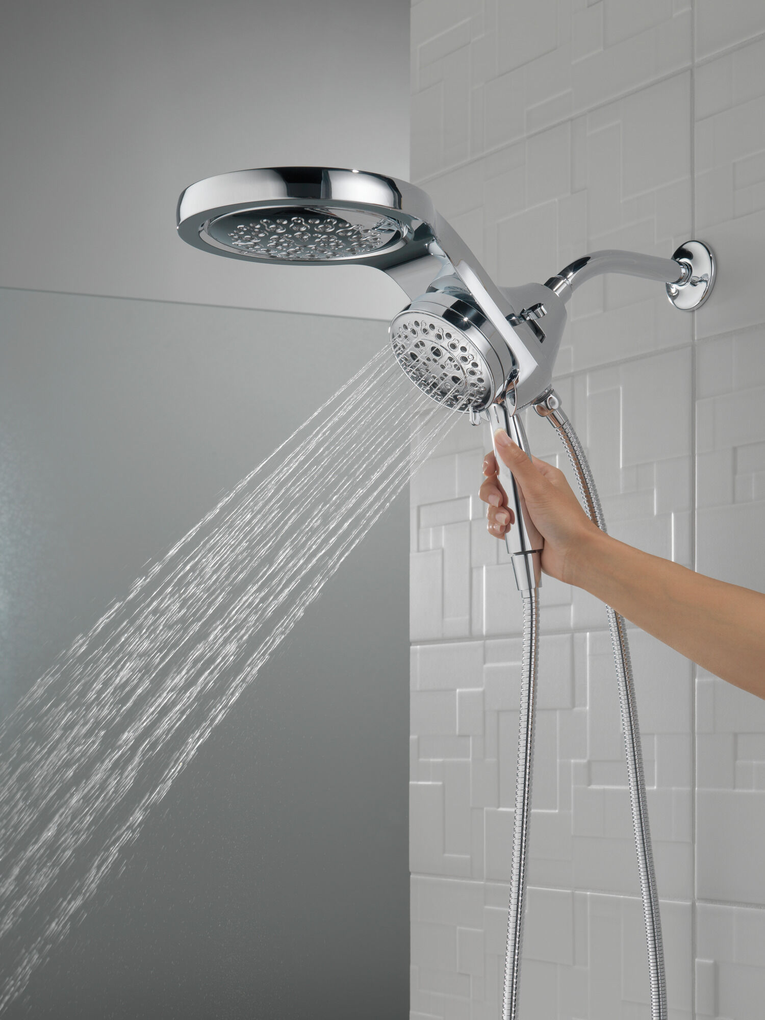58680-PN HydroRain® H2Okinetic® 5-регулировочная душевая лейка два в одном Delta Faucet Universal Showering Полированный никель  - Вид №4