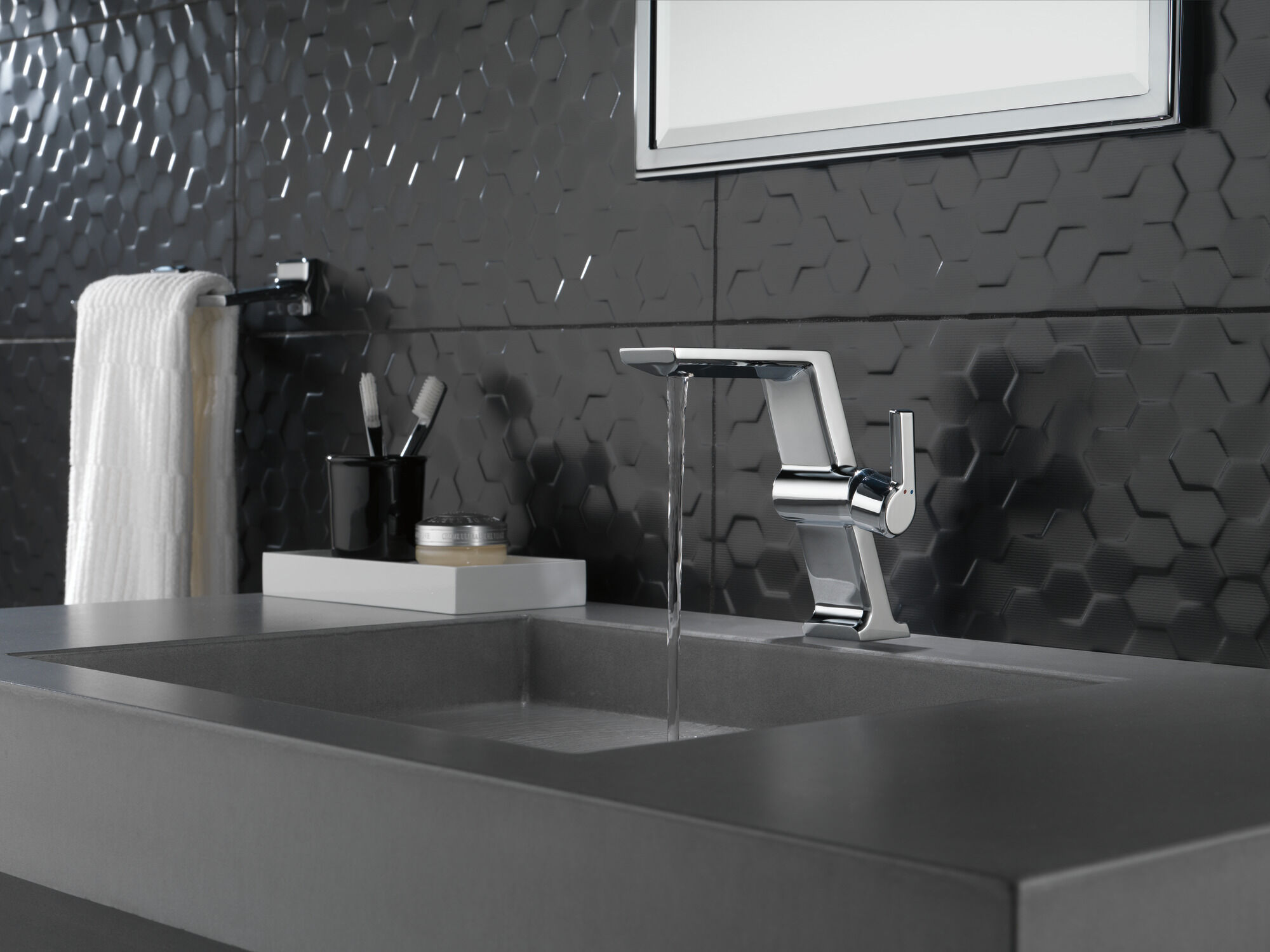 79908 8-дюймовый мини-полотенцесушитель Delta Faucet Pivotal Хром  - Вид №1