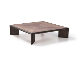 Набор деревянных квадратных столиков