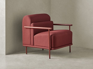 Тканевое кресло с подлокотниками