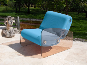 Кресло с подлокотниками