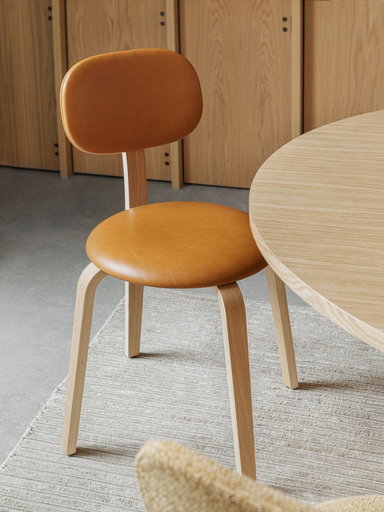 5709262042715 Afteroom Plus, Обеденный стул на деревянной основе, обитый LuceLight  - Вид №1