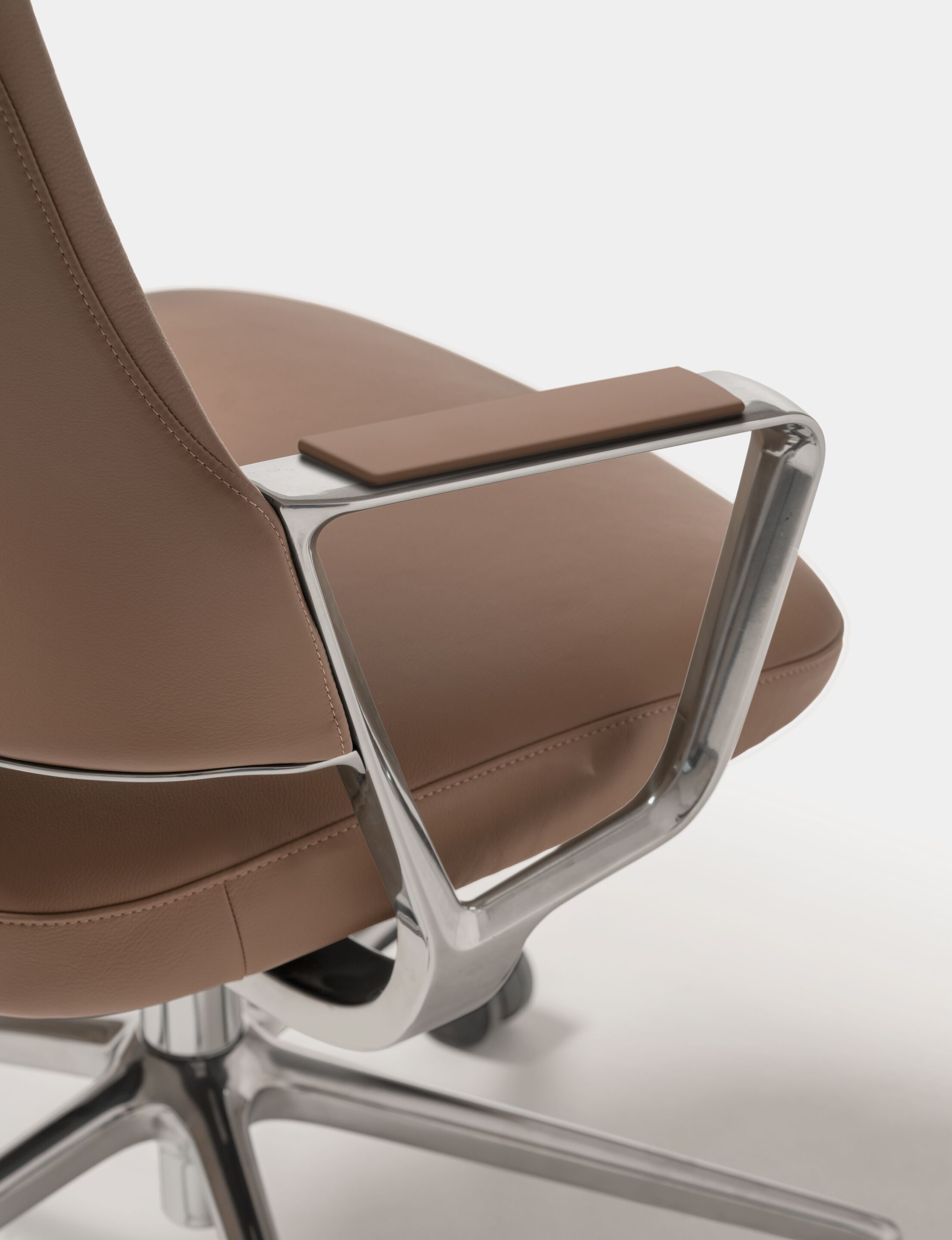 Кожаное вращающееся офисное кресло с высокой спинкой Quinti Sedute Aventador ARCH-00142700 - Вид №3