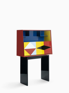 Буфет из ацетата целлюлозы с откидными дверцами