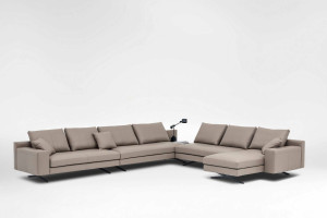 Тканевый диван с полуостровом