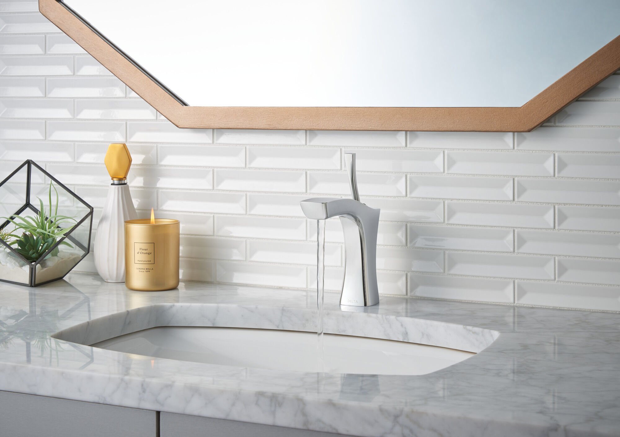 Смеситель для ванной с одной ручкой - меньше всплывающих окон Delta Faucet 574-SSLPU-DST - Вид №2