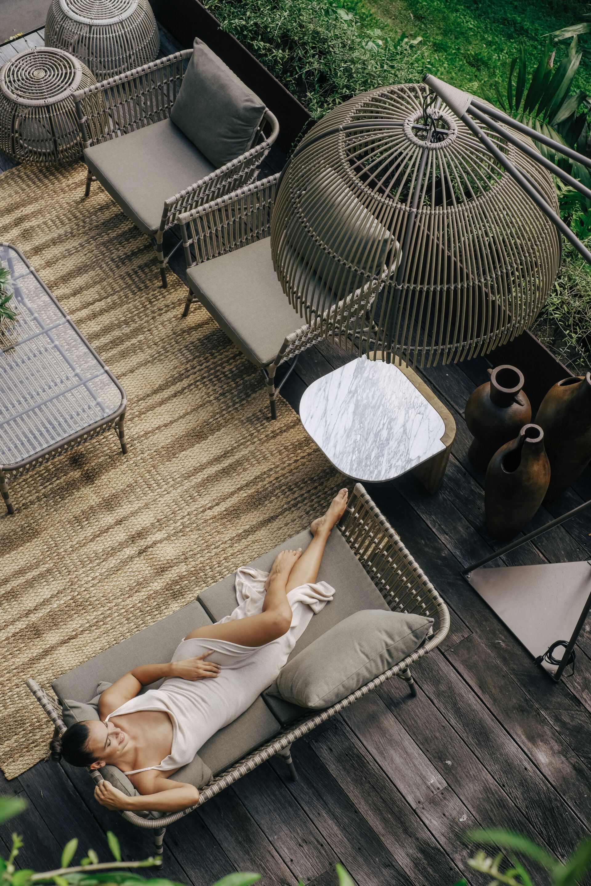 Квадратный стол из тикового дерева с столешницей из каррарского мрамора cbdesign 70 ARCH-00053983 - Вид №1