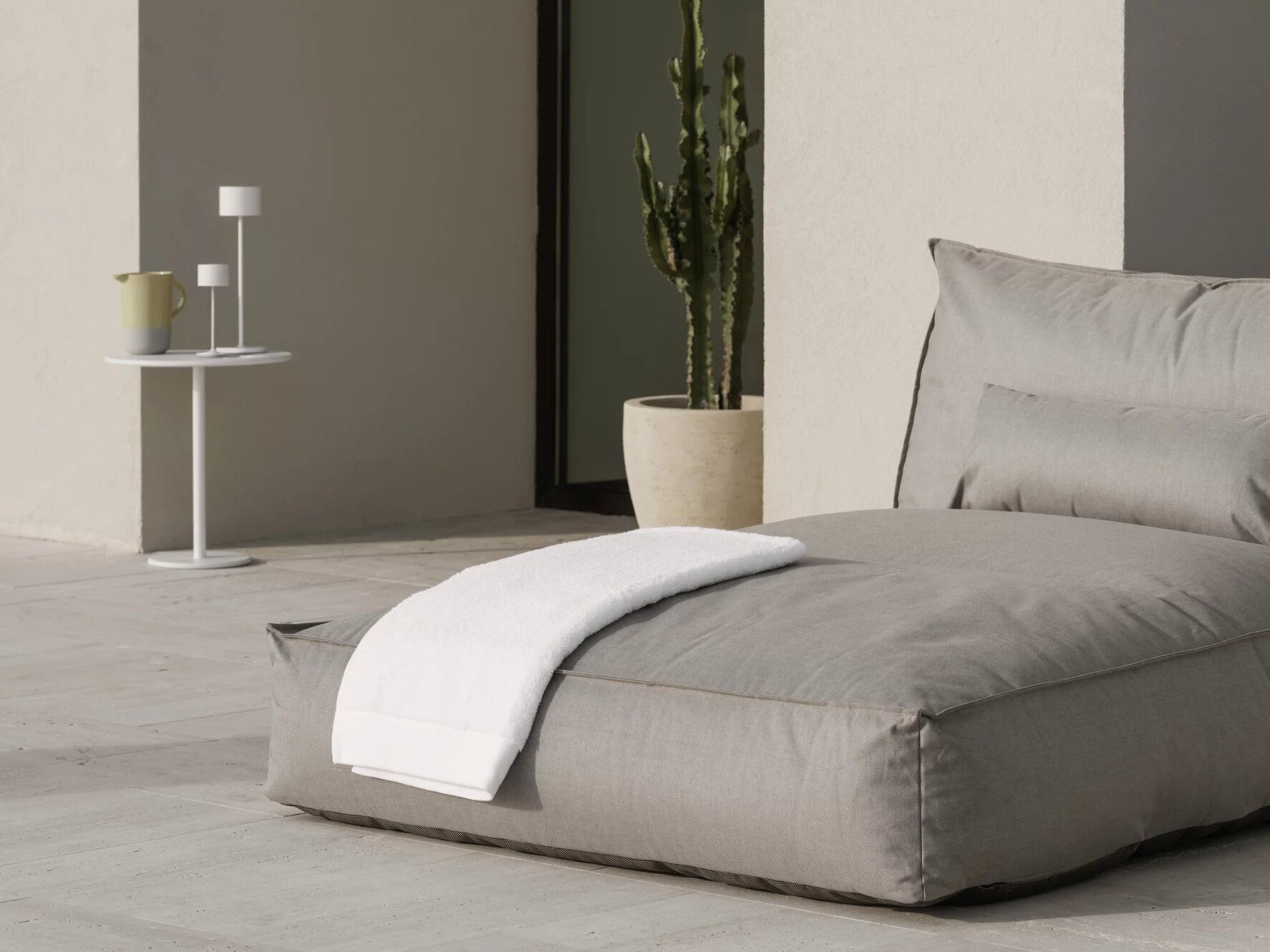 Алюминиевая светодиодная настольная лампа с батарейным питанием blomus Farol ARCH-00068766 - Вид №16