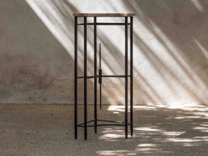 Высокий журнальный столик из травертина