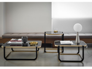 Стеклянный журнальный столик