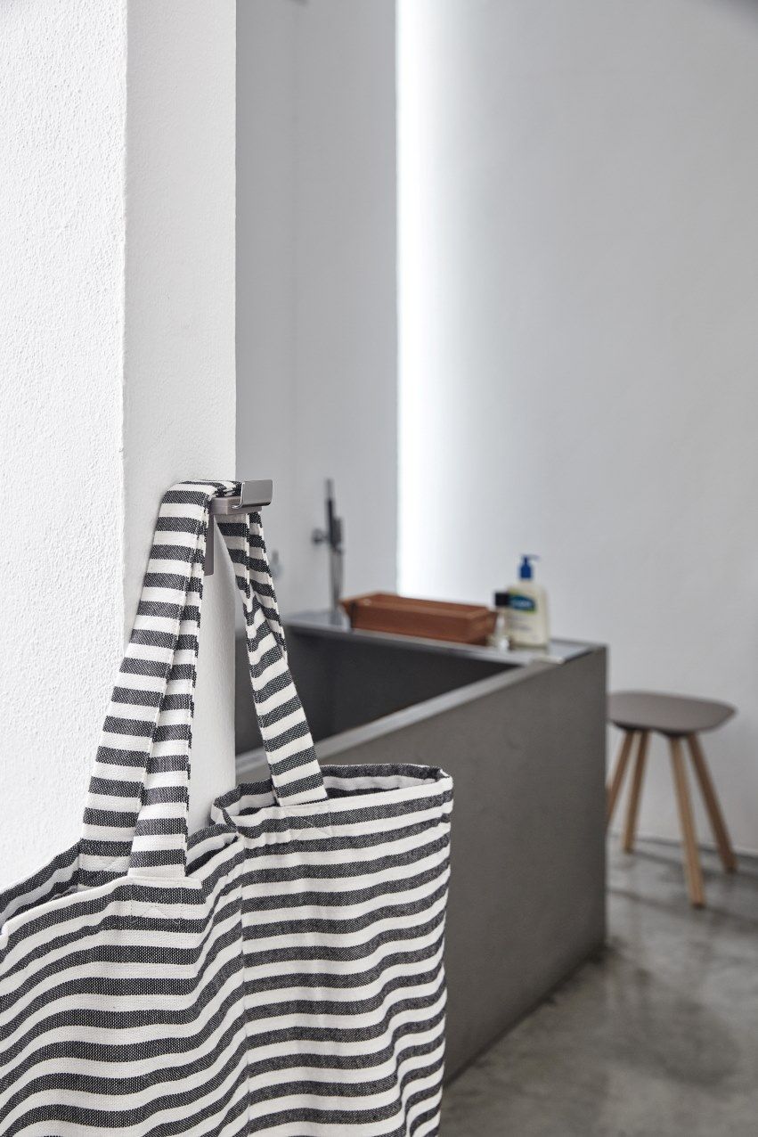 Вешалка из анодированного алюминия и полиуретанового геля Geelli Inlinea ARCH-00035720 - Вид №2